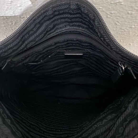 Prada Black nylon shoulder bag - Picture 7 of 11